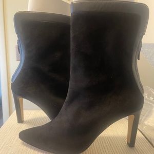 Manolo  Blahnik Zufapla Suede Ankle Boots